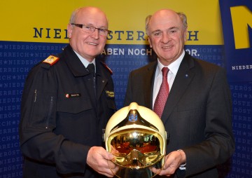 Präsentierten die Einsatzbilanz 2012 der Freiwilligen Feuerwehren: Landeshauptmann Dr. Erwin Pröll und Landesfeuerwehrkommandant Josef Buchta.