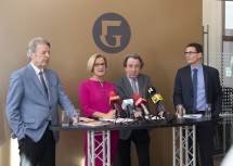 Peter Ruzicka, Composer in Residence, Landeshauptfrau Johanna Mikl-Leitner, Rudolf Buchbinder, künstlerischer Leiter, und Philipp Stein, Geschäftsführer der Grafenegger Kulturbetriebsgesellschaft bei der Pressekonferenz (v.l.n.r.)