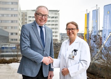 Landeshauptfrau-Stellvertreter Dr. Stephan Pernkopf mit Prim. Dr. Barbara Ströbele