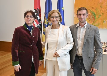 Bürgermeisterin Beatrix Handl und Musikvereinsobmann Philipp Martin erhielten Zusage von Landeshauptfrau Johanna Mikl-Leitner: Land Niederösterreich wird Umbau des Musikkulturheimes in Mühldorf finanziell unterstützen.