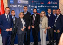 ecoplus-Aufsichtsratsvorsitzender Jochen Danninger, Wirtschaftsdelegierter Georg Weingartner, Landeshauptfrau Johanna Mikl-Leitner, Kyjiws Bürgermeister Vitali Klitschko, Industriellenvereinigung NÖ Präsident Kari Ochsner, IV NÖ Geschäftsführerin Michaela Roither, Wirtschaftskammer Österreich Vizepräsident Philipp Gady, WKNÖ Vizepräsident Christian Moser und Industriellenvereinigung Österreich Vize-Generalsekretär Peter Koren (v.l.n.r.)