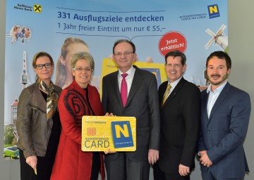 Im Bild von links nach rechts: Mag. Marion Boda, MBA – Geschäftsführerin der Niederösterreich-CARD, Dr. Petra Bohuslav – Tourismuslandesrätin, Mag. Klaus Buchleitner, MBA, Generaldirektor Raiffeisen-Holding und Raiffeisenlandesbank Niederösterreich-Wien, Prof. Christoph Madl, MAS, Geschäftsführer der Niederösterreich-Werbung, Mag. Matthias Pacher, MAMUZ Geschäftsführer