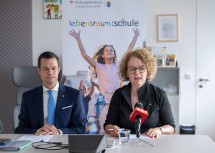 Bildungslandesrätin Christiane Teschl-Hofmeister und Bildungsdirektor Karl Fritthum