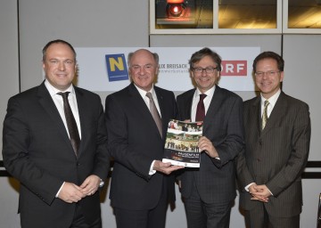 Der Kaufmännische Direktor des ORF Mag. Richard Grasl, Landeshauptmann Dr. Erwin Pröll, ORF-Generaldirektor Dr. Alexander Wrabetz und Alexander Steinberger von den Wiener Philharmonikern präsentierten im ORF-Zentrum in Wien den Pausenfilm zum Neujahrskonzert 2013.