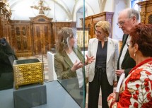 Landeshauptfrau Johanna Mikl-Leitner bei Rundegang durch die Ausstellung.