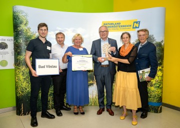 v.l.: GR Lukas Schinner, Herbert Greisberger (eNu-Geschäftsführer), StR Anita Tretthann, LH-Stv. Stephan Pernkopf, Irene Drozdowski (Obfrau Netzwerk „Natur Region Thermenlinie-Wiener Becken“), Univ. Prof Dr. Bernd Lötsch (Jury-Vorsitzender)