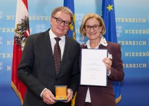 FH-Professor Mag. Alf Netek, MA, Unternehmer und Kommunikationsexperte, Projektleiter der Wirtschaftskammer Österreich bei der EXPO 2025 in Osaka, erhielt das „Großen Ehrenzeichen für Verdienste um das Bundesland Niederösterreich“.