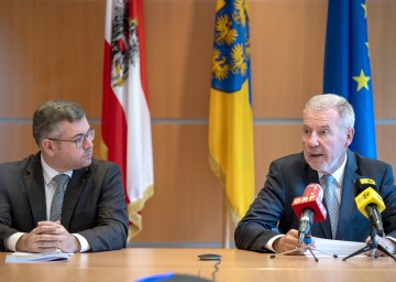 Landesrat Ludwig Schleritzko und VP-Klubobmann Klaus Schneeberger gaben in St. Pölten einen Überblick über das Corona-Budget 2020 und 2021 (v.i.n.r.).