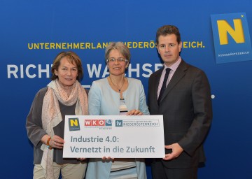 Informierten zum Thema Industrie 4.0: Wirtschaftskammer-Präsidentin KommR Sonja Zwazl, Wirtschafts-Landesrätin Dr. Petra Bohuslav und IV-Präsident Thomas Salzer. (v.l.n.r.