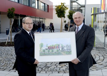 Eröffnung des neuen Gemeindezentrum in Eggendorf: Landeshauptmann Dr. Erwin Pröll mit Bürgermeister Thomas Pollak.
