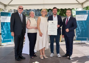 Tulln wurde ausgezeichnet (v.l.n.r.): Bernd von Droste zu Hülshoff, Ruth Pröckl, Landeshauptfrau Johanna Mikl-Leitner, Stadtrat Franz Xaver Hebenstreit und Klubobmann August Wöginger.