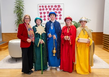 Landeshauptfrau Johanna Mikl-Leitner empfing die Sternsinger der Pfarre Wieselburg bei sich im Büro.