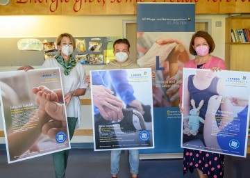 Christine Lindenthal (PBZ Wiener Neustadt), Manuel Hartmann (Schüler der Pflegefachassistenz in der Schule für Gesundheits- und Krankenpflege St. Pölten) und Landesrätin Christiane Teschl-Hofmeister (v.l.n.r.)