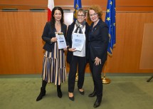 Foto Traiskirchen (v.l.n.r.): Pia Baresch, Hilde Mayer und Senioren-Landesrätin Christiane Teschl-Hofmeister.