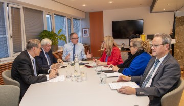 Aktuelle Lagebesprechung, von links  nach rechts: Landesamtsdirektor Werner Trock, Bildungsdirektor Johann Heuras, LH-Stellvertreter Stephan Pernkopf, Landesrätin Ulrike Königsberger-Ludwig, Sanitätsdirektorin Irmgard Lechner, Vorstand NÖ Landesgesundheitsagentur Helmut Krenn.