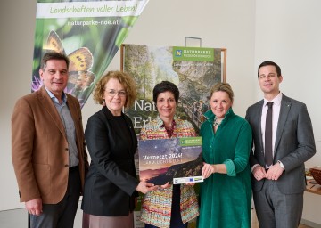Nutzten das Vernetzungstreffen für einen regen Austausch: Obmann Bgm. Werner Krammer (Verein Naturparke NÖ), LR Christiane Teschl-Hofmeister, Geschäftsführerin Jasmine Bachmann (Verein Naturparke NÖ), LR Susanne Rosenkranz, Bildungsdirektor Karl Fritthum 