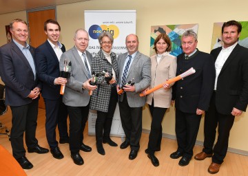 nöGIG-Prokurist DI Dr. Igor Brusic, Bürgermeister Michael Wurmetzberger (Kaumberg), Bürgermeister Johann Miedl (Weissenbach an der Triesting), Wirtschafts-Landesrätin Dr. Petra Bohuslav, Landtagsabgeordneter und Bürgermeister Josef Balber (Altenmarkt an der Triesting), DI Anette Schawerda, Geschäftsführerin der Leader Region Triestingtal, Bürgermeister Ing. Alois Riegler (Furth an der Triesting) und DI Alexander Mrasek, Breitbandkoordinator Region Triestingtal (v.l.n.r.)