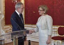 Die Angelobung fand im Maria Theresien-Zimmer in der Hofburg statt.