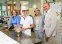 Ausbildung mit Zukunft: Aktuell 64 Lehrlinge in NÖ Pflegezentren