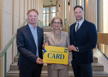 v.l.n.r.: Michael Duscher – Geschäftsführer Niederösterreich Werbung, Landeshauptfrau Johanna Mikl-Leitner, Klemens Wögerer – Geschäftsführer Niederösterreich-CARD