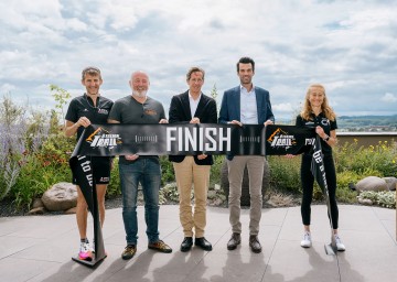 Freuen sich auf Ötscher-Trail: Veranstalter Thomas Bosnjak, Herbert Egger, der Vater des Ötschermarathons, FPÖ-Klubobmann Ing. Mag. Reinhard Teufel, LH-Stellvertreter Udo Landbauer  sowie die Läuferin Evelyne Lachner (v.l.n.r.) 