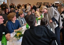 Im Rahmen der Eröffnungsfeier nahm sich Landeshauptfrau Johanna Mikl-Leitner auch Zeit für Gespräche mit den Götzendorferinnen und Götzendorfern.