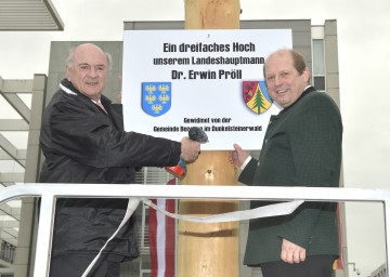 Landeshauptmann Dr. Erwin Pröll und der Bürgermeister der Gemeinde Bergern, Mag. Roman Janacek.