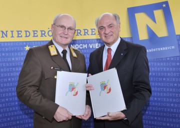 Landeshauptmann Dr. Erwin Pröll und Landesfeuerwehrkommandant Josef Buchta präsentierten die Jahresbilanz der niederösterreichischen Feuerwehren.