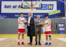 (v.l.n.r.) Luo Xinyu, Jochen Danninger, Li Xiaosi, Guo Xiaoni