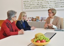 Arbeitsgespräch von Landeshauptfrau Johanna Mikl-Leitner und Wirtschaftslandesrätin Petra Bohuslav mit Wirtschaftsministerin Margarete Schramböck.