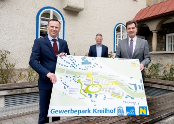 Wirtschafts-Landesrat Jochen Danninger, Geschäftsführer der Wirtschaftspark Ybbstal GmbH NAbg. Andreas Hanger und Bürgermeister Werner Krammer, Statutarstadt Waidhofern an der Ybbs (v.l.n.r.)