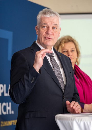 „Der Gesundheitsplan 2040+ bedeutet eine Stärkung bestehender Strukturen und eine gezielte Weiterentwicklung der regionalen Gesundheitsinfrastruktur in der Region Mitte“, sagte Landesrat Anton Kasser.