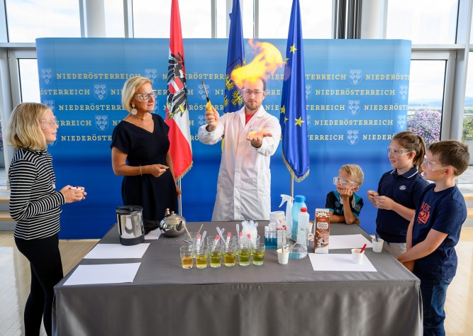 Wissenschaft im Unterricht: „Science goes School“ startet ins Wintersemester