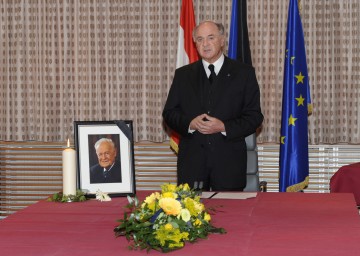 Zum Ableben von Landeshauptmann a. D. Andreas Maurer fand heute eine Trauersitzung der NÖ Landesregierung statt.