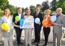 Im Bild von links nach rechts: Michaela Hahn (Geschäftsführerin Musikschulmanagement Niederösterreich), der Leiter der Musikschule St. Pölten Alfred Kellner, Landeshauptfrau Johanna Mikl-Leitner, Bürgermeister Matthias Stadler, Dorothea Draxler (Geschäftsführerin der Kultur.Region.Niederösterreich) und Viktor Mayerhofer (der ehemalige Leiter der Musikschule St. Pölten).