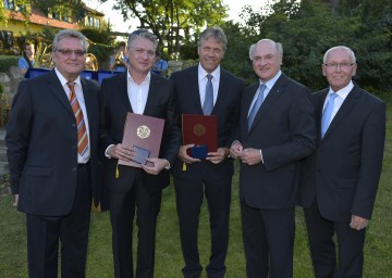 Eröffnung des Festivals Retz: Vizebürgermeister Ing. Karl Burkert, Intendant Alexander Löffler, Geschäftsführer Mag. Walther Schnopfhagen, Landeshauptmann Dr. Erwin Pröll und Bürgermeister Karl Heilinger (v.l.n.r.).