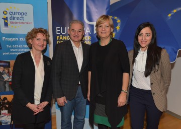 Treffen der EU-Gemeinderäte mit Dr. Susanne Keppler-Schlesinger, Leiterin des Referates EU-Kommunikation im BMEIA, Bürgermeister DI Karl Grammanitsch von Lassee, EU-Landesrätin Mag. Barbara Schwarz und  Sanja Corkovic, BA  vom Bundeskanzleramt, Europe for Citizens Point Austria. (v.l.n.r.)