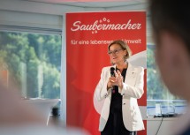 In ihrer Laudatio sagte Landeshauptfrau Johanna Mikl-Leitner: „Ihr seid für uns alle ein großes Vorbild und es ist für uns alle eine große Verantwortung und zugleich Verpflichtung, alles zu tun, um einen Beitrag für den Umweltschutz zu leisten, um Mutter Erde zu schützen und die Welt ein kleines Stück besser zu machen.“