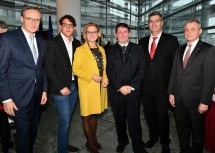 Landesamtsdirektor Werner Trock, Michael Pirkl, Landeshauptfrau Johanna Mikl-Leitner, Andreas Böhmer, Peter Dorn und Landesamtsdirektor-Stellvertreter Johann Lampeitl (von links nach rechts).