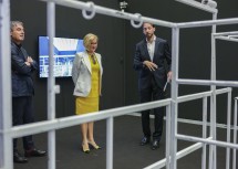 NÖKU-Geschäftsführer Paul Gessl, Landeshauptfrau Johanna Mikl-Leitner und Kunsthalle Krems-Direktor Florian Steininger (v.l.n.r.)