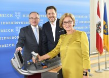 Freuten sich über einen  „Meilenstein in der Hochschul-Entwicklung in Niederösterreich“: LH-Stellvertreter Stephan Pernkopf, Bundesminister Harald Mahrer, Landeshauptfrau Johanna Mikl-Leitner (von links nach rechts).