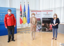 Nach der Pressekonferenz: Präsident Josef Schmoll, Landeshauptfrau Johanna Mikl-Leitner, Landesrätin Ulrike Königsberger-Ludwig