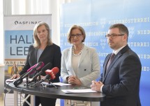 Pressekonferenz zum ASFINAG-Bauprogramm 2018 in Niederösterreich: ASFINAG-Vorstandsdirektorin Karin Zipperer, Landeshauptfrau Johanna Mikl-Leitner und Landesrat Ludwig Schleritzko (v.l.n.r.)