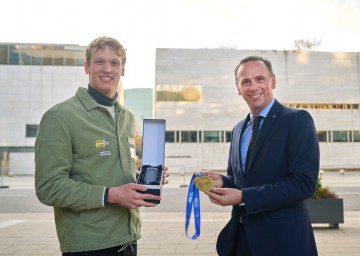 Felix Auböck und Sportlandesrat Jochen Danninger