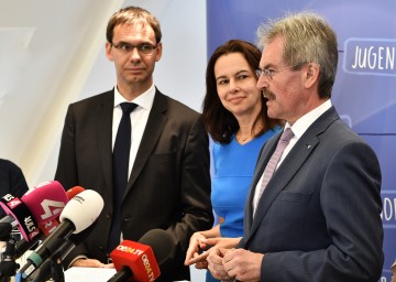 Im Bild von links nach rechts: Landeshauptmann Mag. Markus Wallner (Vorarlberg), Bundesministerin Dr. Sophie Karmasin und Landesrat Mag. Karl Wilfing