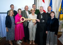 IMC-Geschäftsführerin Ulrike Prommer, IMC-Geschäftsführer Udo Brändle, Landesrätin Susanne Rosenkranz, IMC-Aufsichtsratsvorsitzender Heinz Boyer, Landeshauptfrau Johanna Mikl-Leitner, Wirtschaftsdirektor Gerhard Grabner (Stift Göttweig), Abt Patrick Schöder, Pater Maurus Kocher und Projekleiterin Susanne Bauer (v.l.n.r.)