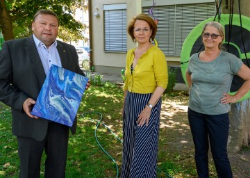 (v.l.n.r.): Bgm. Leopold Gruber-Doberer, Sozial-Landesrätin Christiane Teschl-Hofmeister, Geschäftsführerin Hedwig Zsivkovits (Gesellschaft für ganzheitliche Förderung und Therapie GmbH)