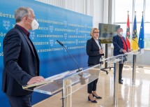 Pressekonferenz zum Thema „Regionalkultur braucht Zukunft“: Martin Lammerhuber, Geschäftsführer der Kultur.Region.Niederösterreich, Landeshauptfrau Johanna Mikl-Leitner und Peter Höckner, Obmann des NÖ Blasmusikverbandes (v.l.n.r)