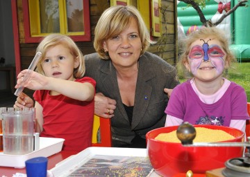 Familien-Landesrätin Mag. Barbara Schwarz zu Besuch im Eltern-Kind-Zentrum St. Pölten-Ratzersdorf.