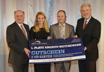 5 Jahre Landesklinikum Wiener Neustadt: Landeshauptmann Dr. Erwin Pröll, Dr. Christine Reiler, Norbert Natovich (Sieger des Kreativwettbewerbes), Klubobmann Mag. Klaus Schneeberger (von links nach rechts).